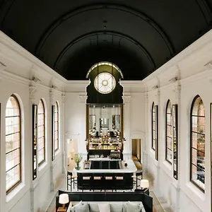 August Hotel