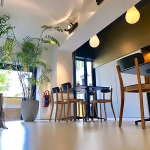 Yellow Submarine Couette-café